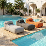 Trois poufs transat gris clair, anthracite et orange
